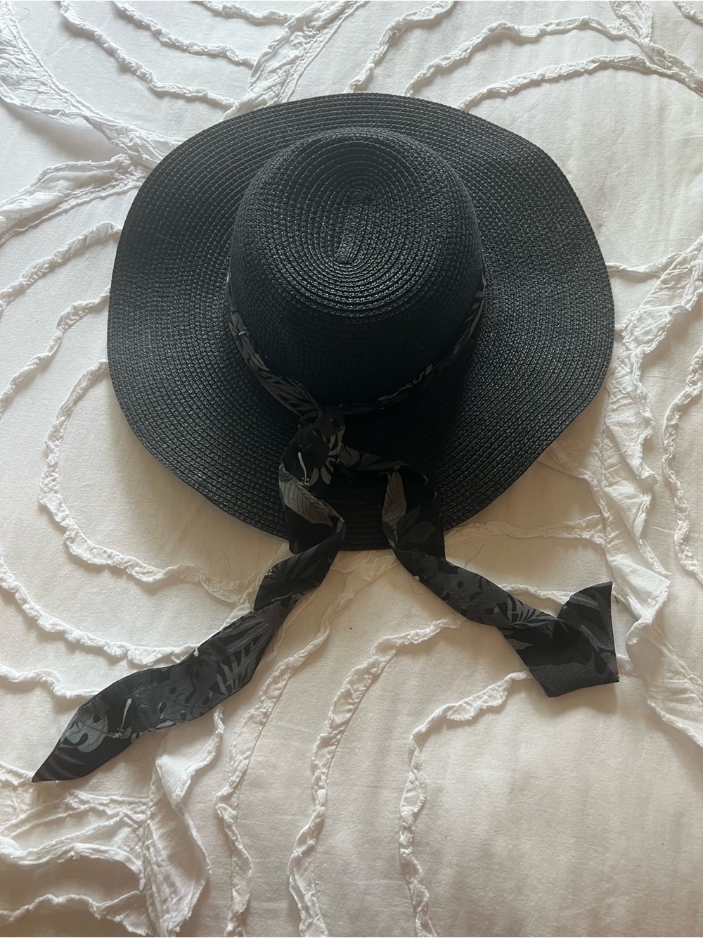 Steve Madden Black Wide-Brim Straw Sun Hat with Patterned Tie